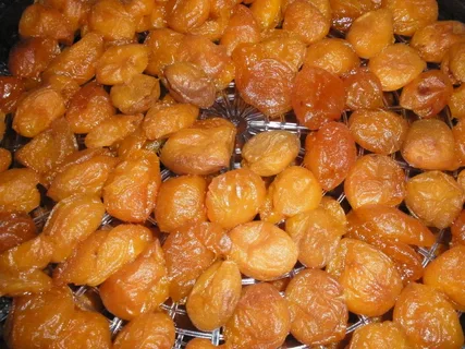 تصویر 3 از آلو بخارا ترش + خشک‌ شده به روش سنتی